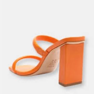 Schutz Ully 9.5 bright tangerine color GUC $40